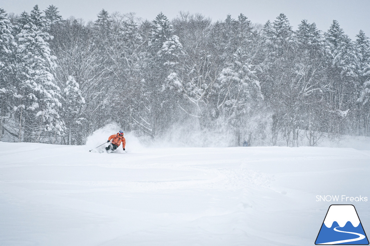 大雪の恩恵に感謝しながらパウダーを滑る！北海道発 スキー・アウトドア専門店『パドルクラブ』のスタッフたちの休日。【記録的大雪編】in 十勝サホロリゾート